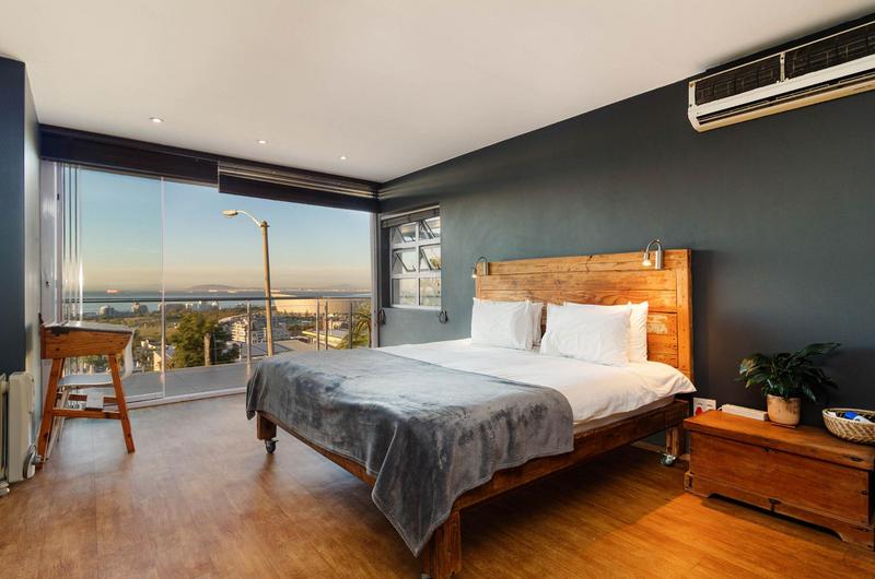 4 Bedroom Property for Sale in Green Point Western Cape